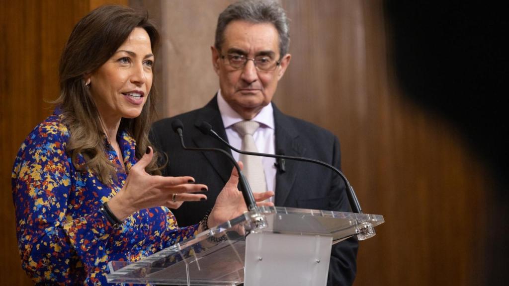 La alcaldesa de Zaragoza, Natalia Chueca, en rueda de prensa.