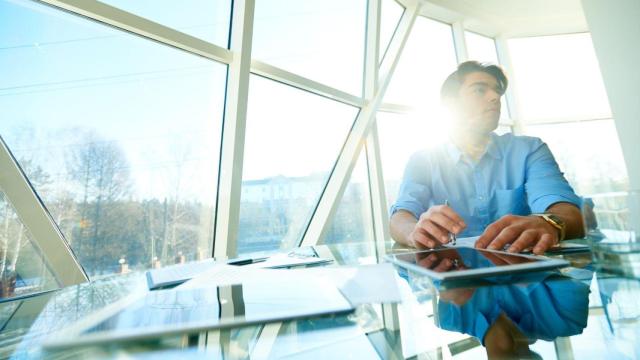 Los emprendedores de éxito en España combinan una sólida formación académica y una dilatada experiencia previa de más de nueve años entes de lanzar su propia startup.