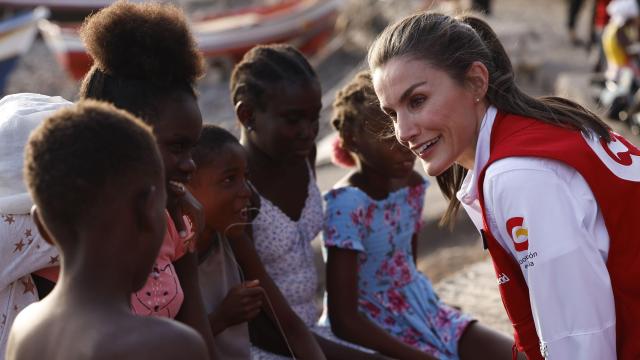 La reina Letizia, en su viaje de cooperación a Cabo Verde esta semana.