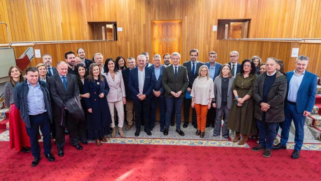 Alcaldes y portavoces del PP acuden al debate plenario sobre Altri.