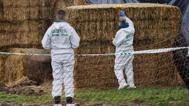 Policía científica en el lugar de los hechos, en una finca cercana a Ciudad Rodrigo (Salamanca)