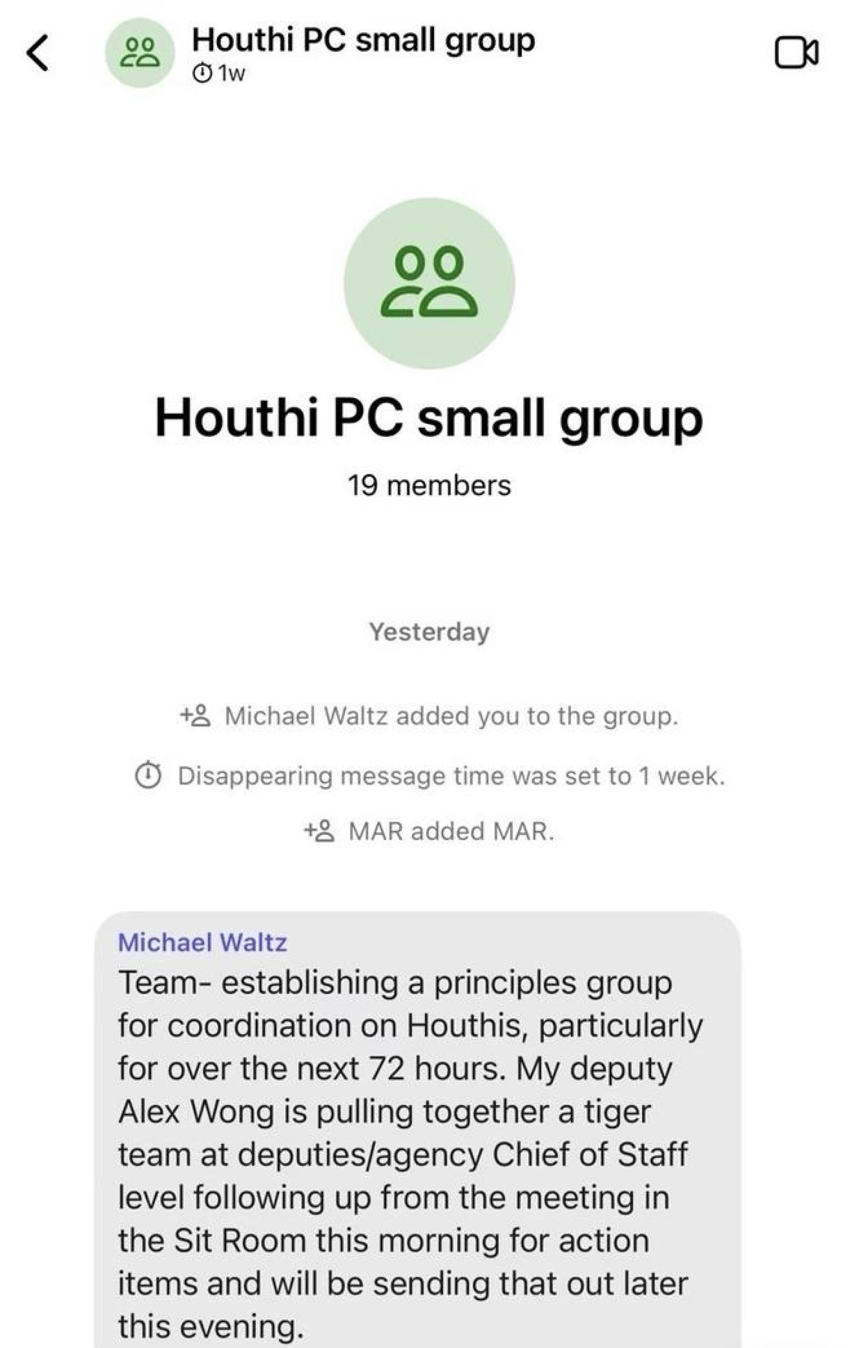 Primera de las muchas capturas del chat compartidas por The Atlantic.