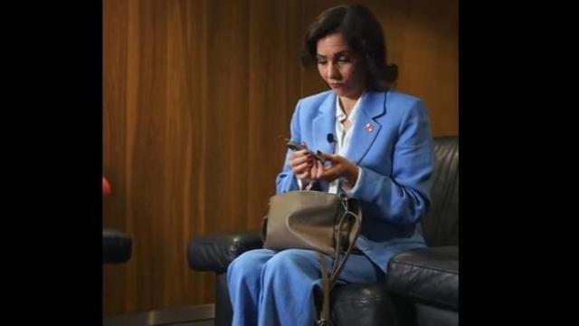 La comisaria de Preparación, Gestión de Crisis e Igualdad, Hadja Lahbib,  ha subido un vídeo preparando el 'kit' de supervivencia de 72 horas.