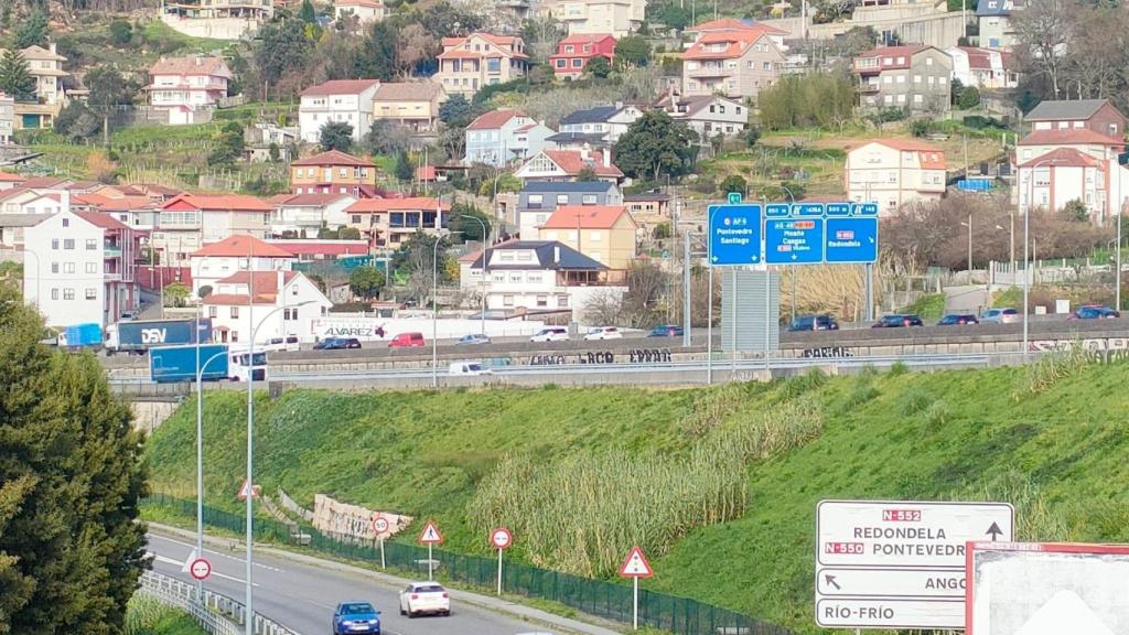 Archivo - Imagen del atasco en la AP-9.