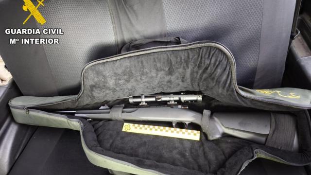 Investigan a dos vecinos de Calvos de Randín (Ourense) por tenencia ilícita de armas