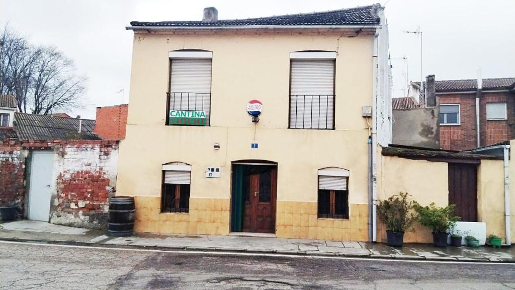 Fachada de La Cantina de Chichí en Olmedo