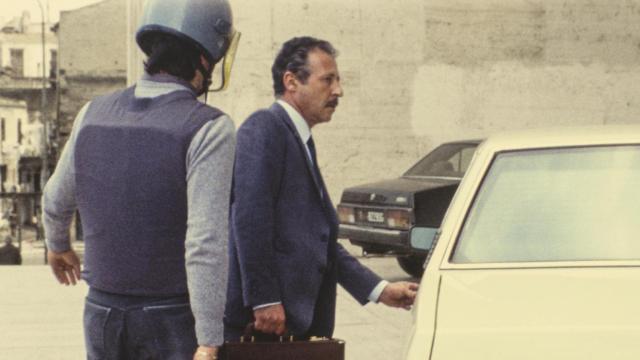 El abogado Paolo Borsellino, asesinado por la Cosa Nostra, en la fotografía que ilustra la portada de 'Quien tiene miedo muere a diario', de Giuseppe Ayala
