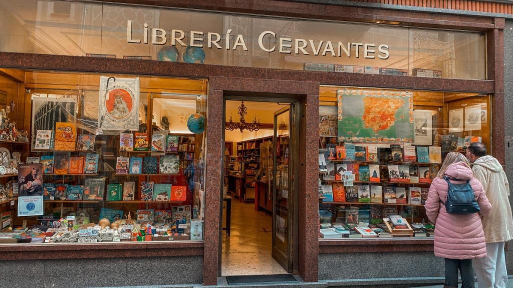 Fachada de la librería Cervantes en Segovia