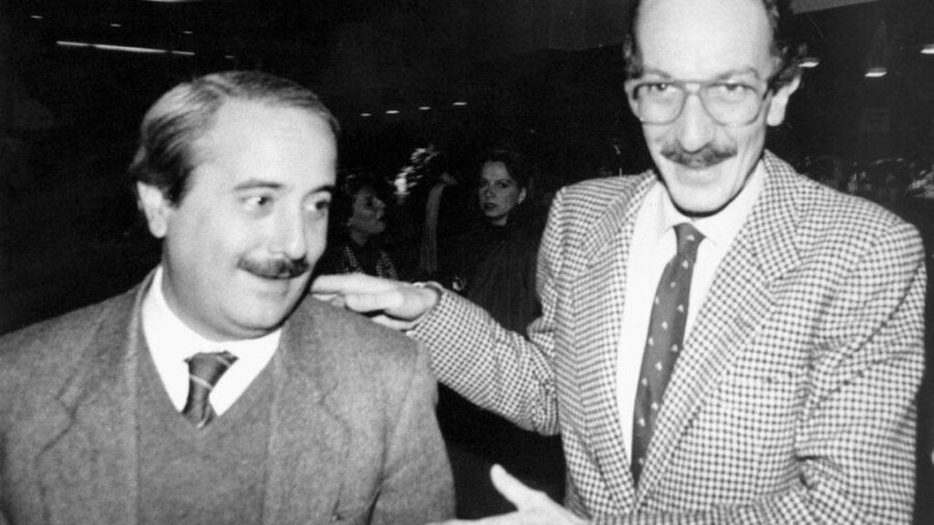 Giovanni Falcone y Giuseppe Ayala. Foto cedida por la editorial Gatopardo