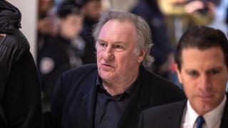 Depardieu y su abogado, Jeremie Assous, en su llegada en el Tribunal de París. Foto: EFE/EPA/CHRISTOPHE PETIT TESSON