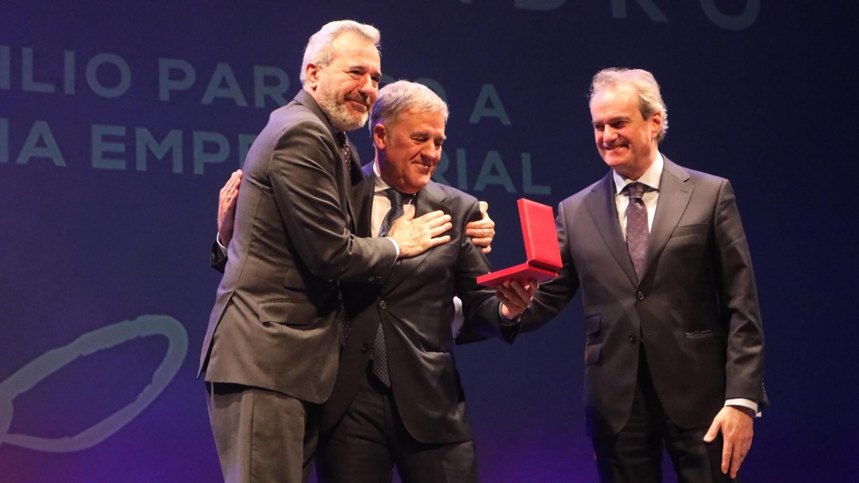 Ramón Alejandro, presidente de Fundación Saica, recibe la Medalla Basilio Paraíso