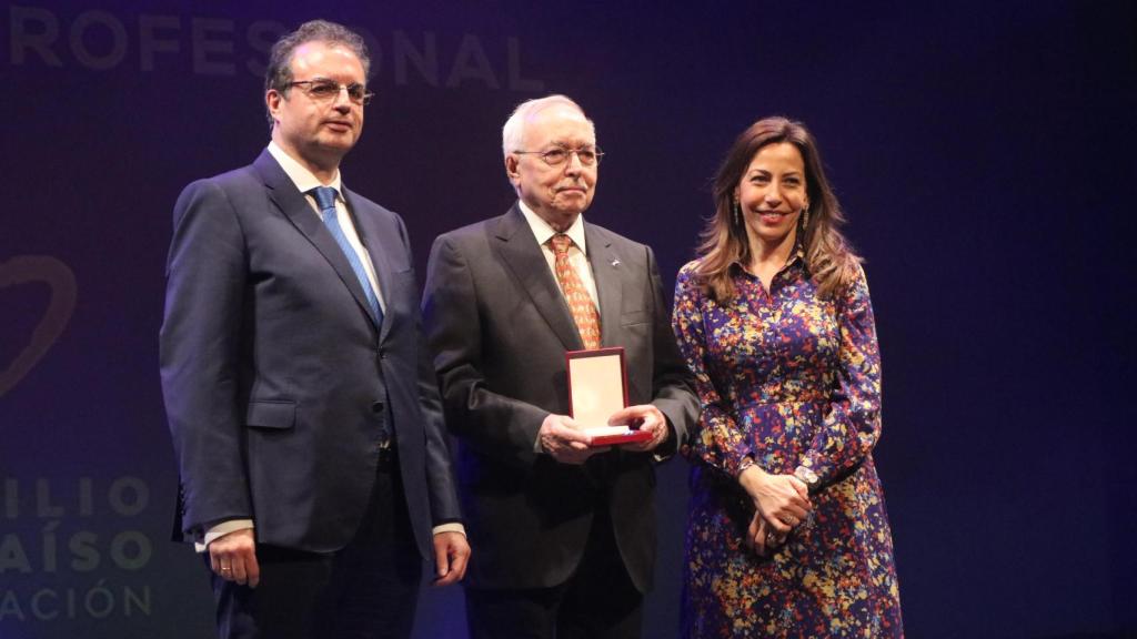 Guillermo Fatás recibe la Medalla Basilio Paraíso