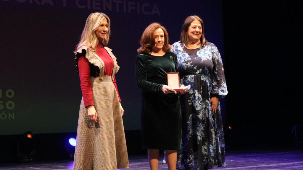 Aurora Egido recibe la Medalla Basilio Paraíso