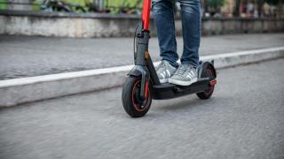 Imagen de archivo de patinete eléctrico