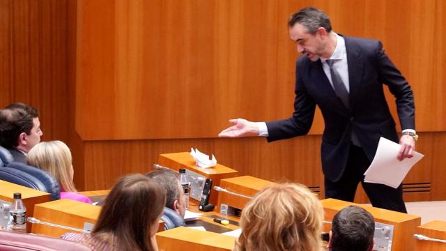 El portavoz de Vox David Hierro tras su intervención en la primera jornada del Debate de política general de la Junta de Castilla y León en las Cortes