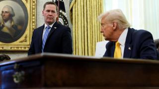 El asesor de seguridad nacional, Michael Waltz, junto al presidente en el Despacho Oval.