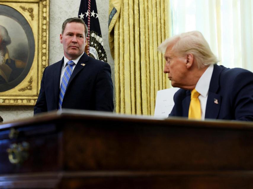El asesor de seguridad nacional, Michael Waltz, junto al presidente en el Despacho Oval.