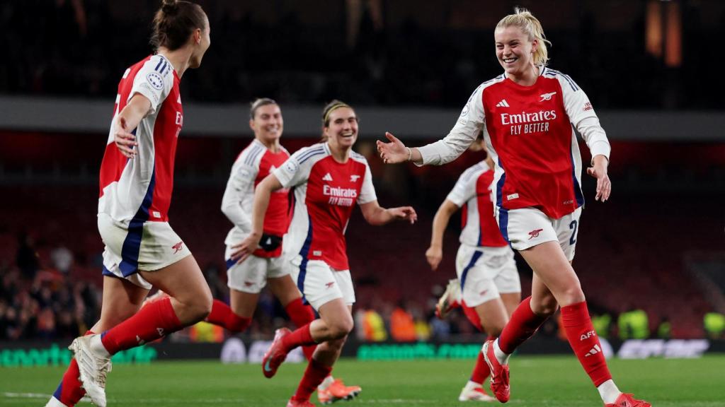 Alessia Russo celebra su segundo gol en el partido ante el Real Madrid.
