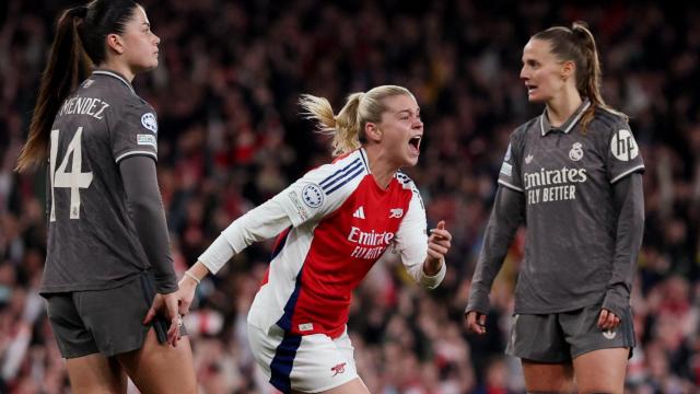 Alessia Russo celebra un gol al Real Madrid
