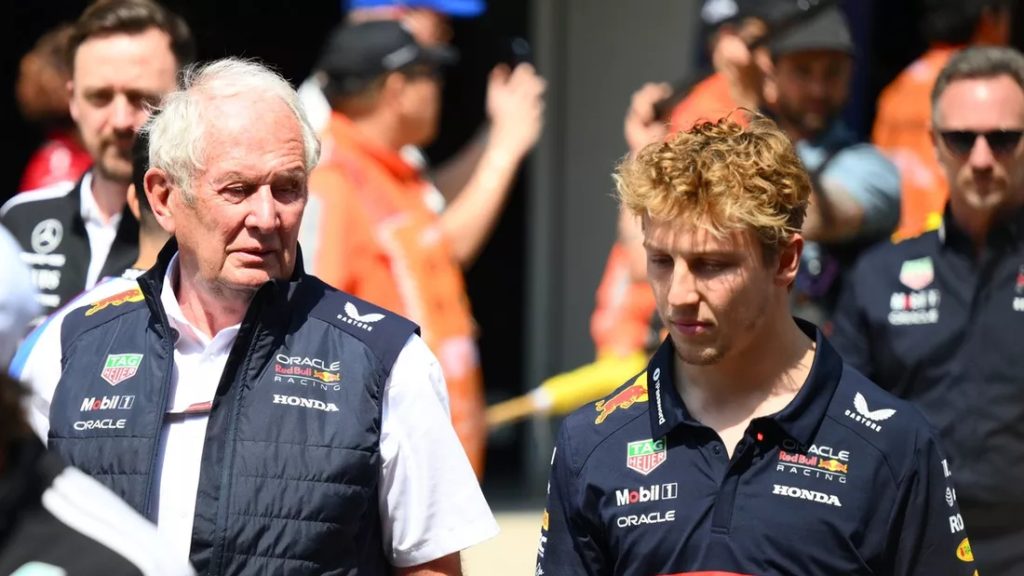 Helmut Marko junto con Liam Lawson.
