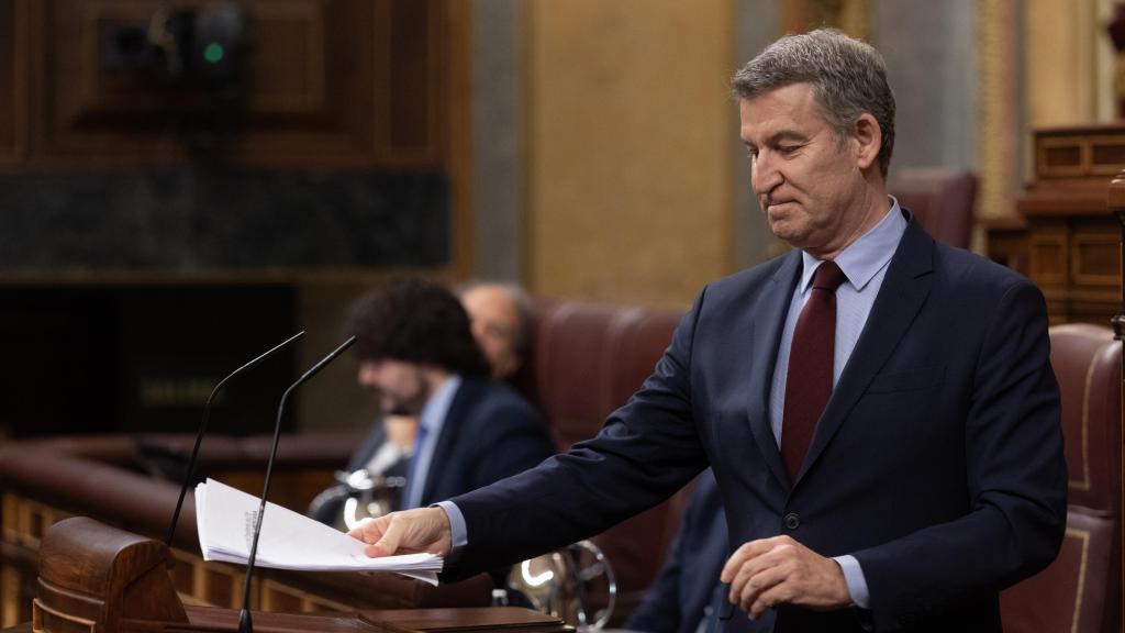 Alberto Núñez Feijóo, presidente del PP, este miércoles durante su réplica a Pedro Sánchez en el Congreso de los Diputados.