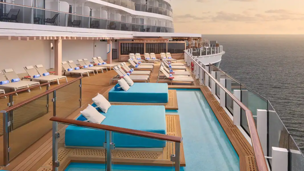 Una de las terrazas del Ocean Bulevard del Aqua de Norwegian Cruise Line.