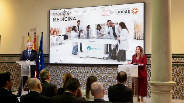 El presidente de Aragón, Jorge Azcón, y la rectora de la Universidad San Jorge, Silvia Carrascal