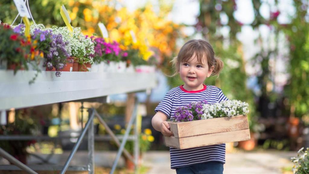 Niña con flores.