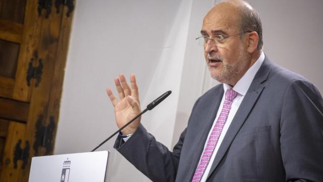El vicepresidente primero de Castilla-La Mancha, José Luis Martínez Guijarro, este jueves durante una rueda de prensa.