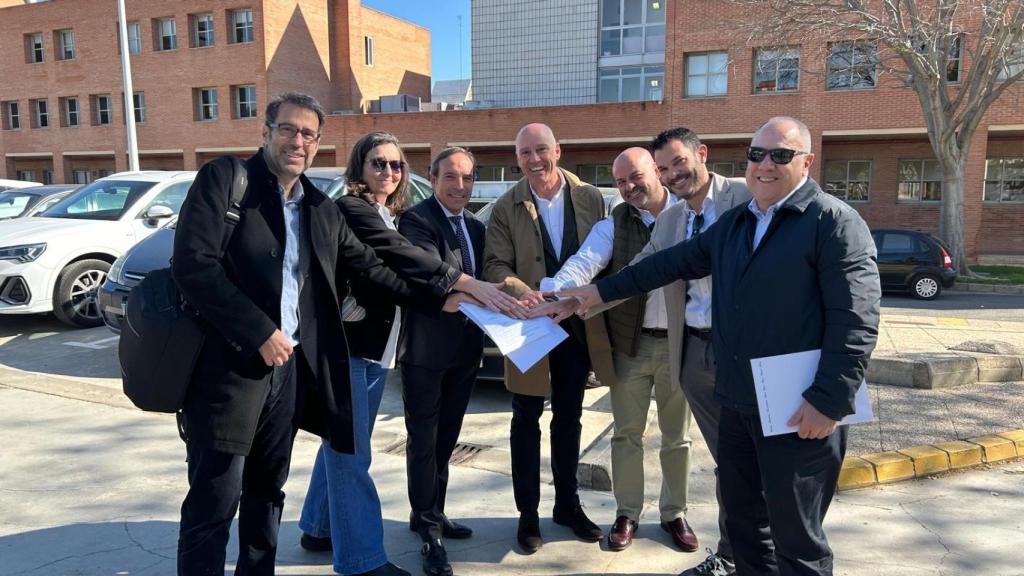 La Generalitat firma el acta de replanteo que da comienzo a las obras del futuro complejo administrativo de Campanar. EE