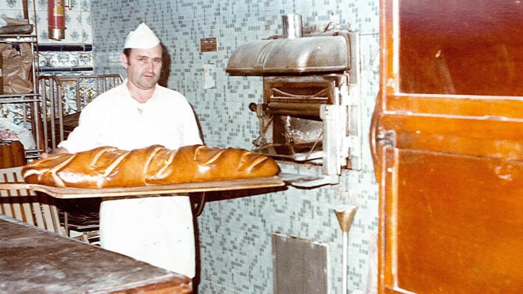 Una imagen antigua del Forn Baixauli.