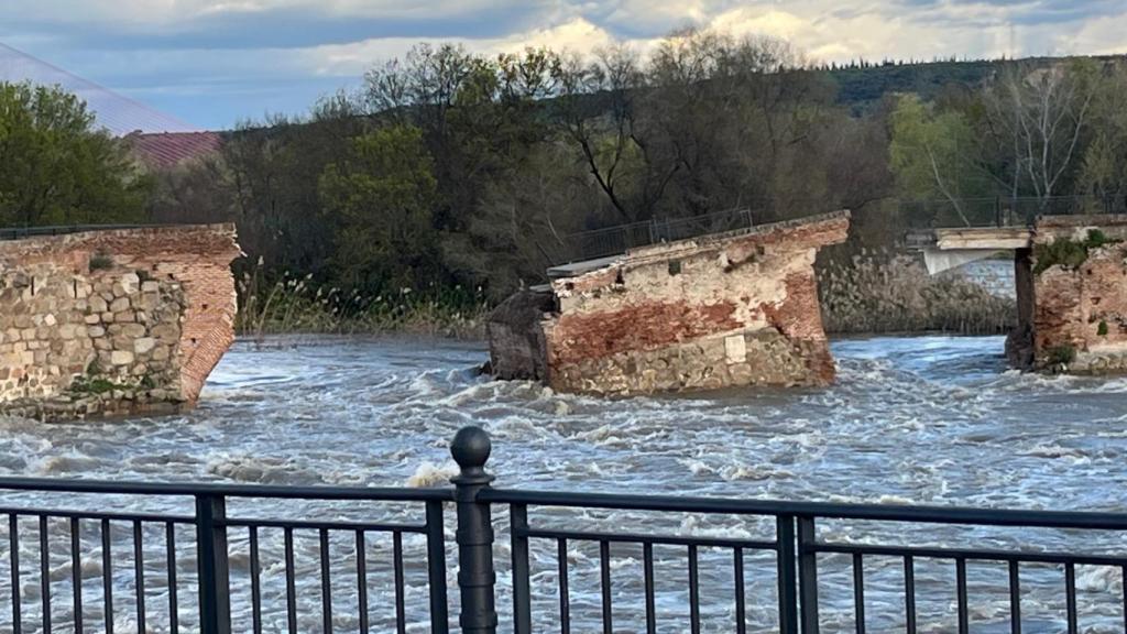 La crecida del Tajo derrumbó parte del  Puente Viejo de Talavera
