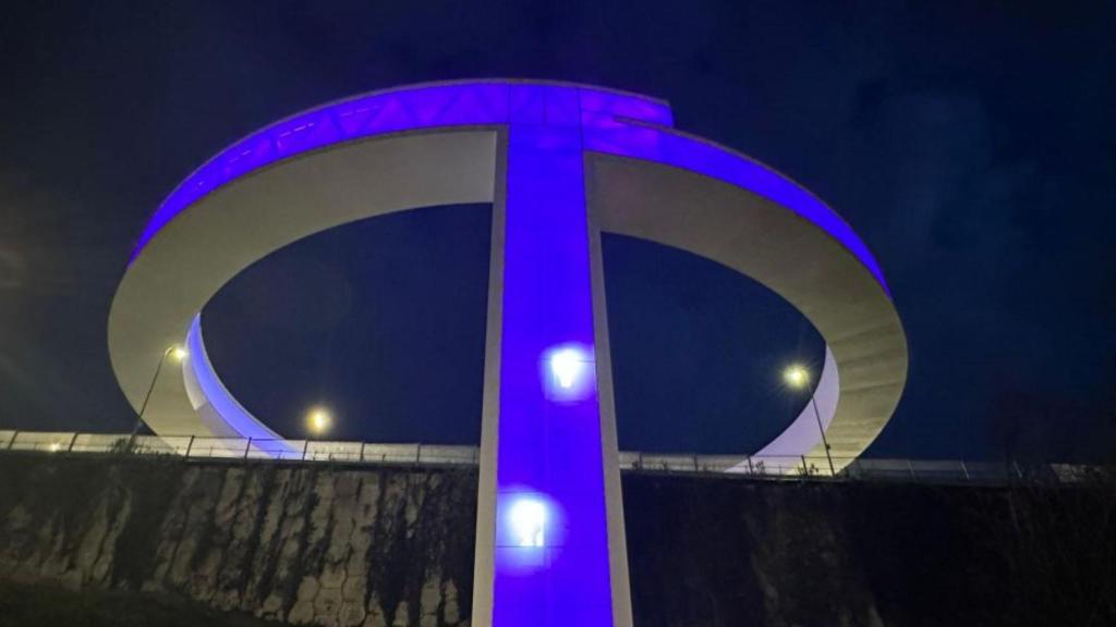 Vigo se ilumina de rojo para celebrar la Reconquista