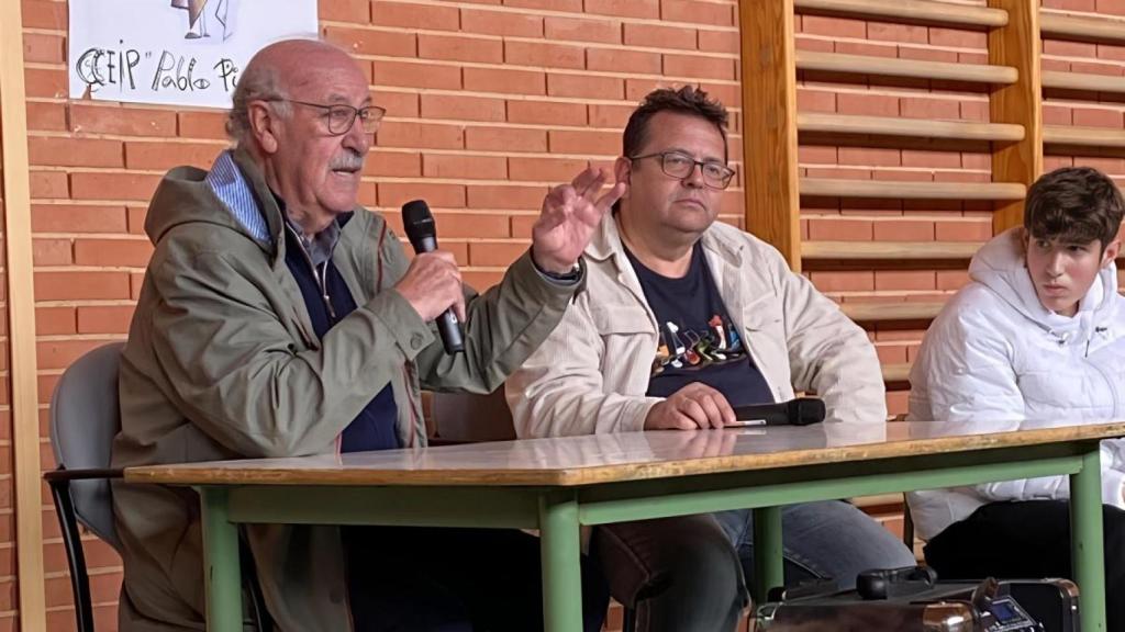 Vicente del Bosque durante el encuentro con los escolares