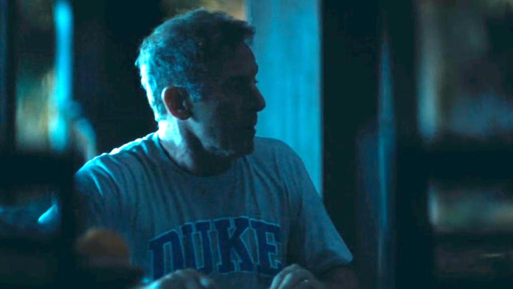 Jason Isaacs en una escena del sexto episodio de la tercera temporada de 'The White Lotus'.