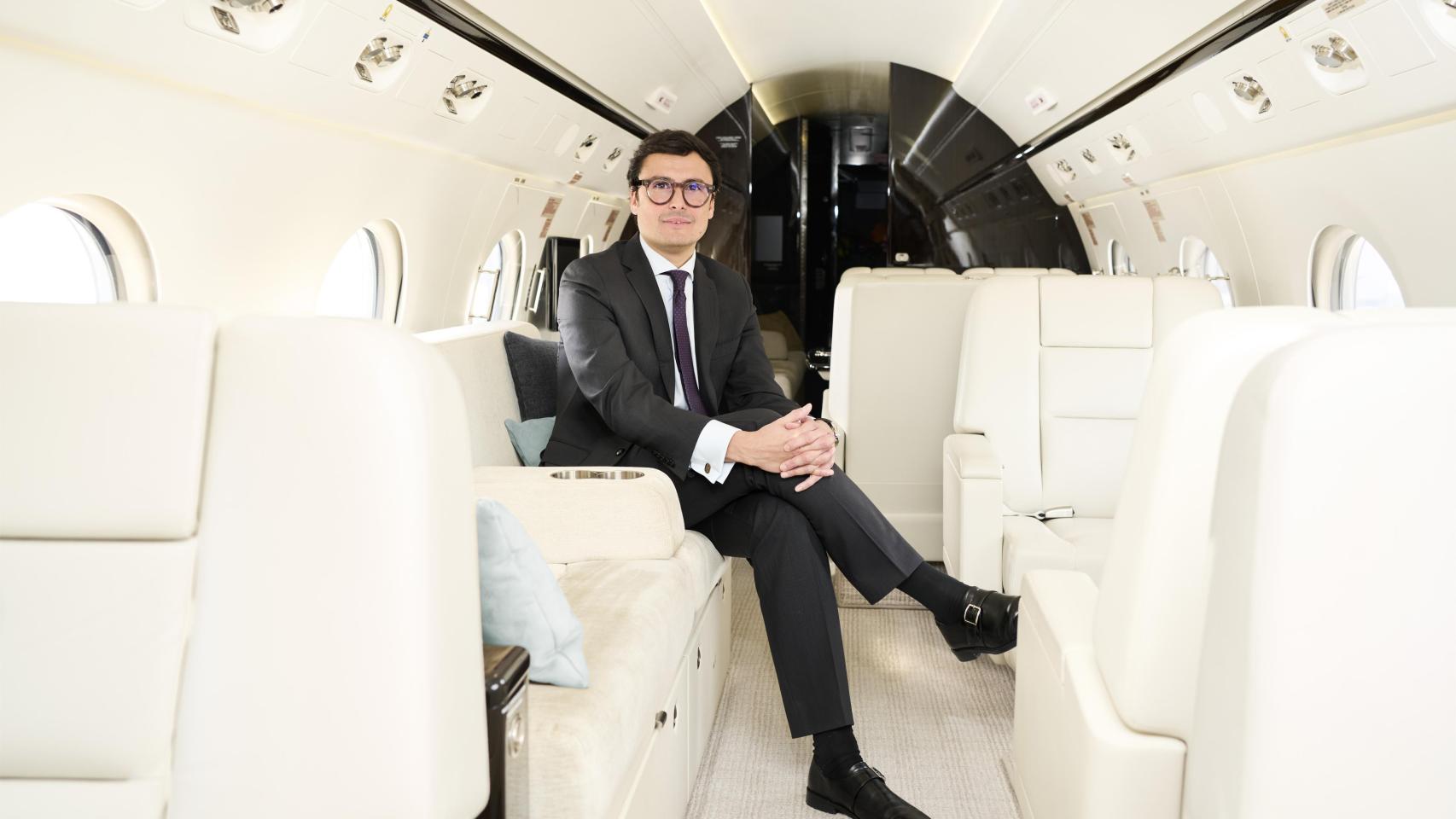 Carlos Matallana en un jet privado.