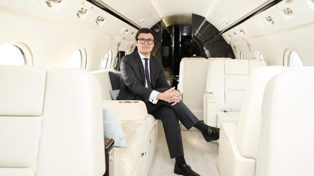 Carlos Matallana en un jet privado.