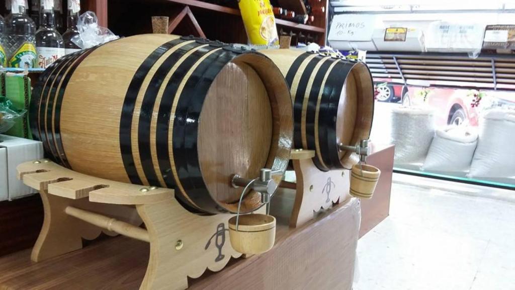 Barriles que tuvieron en el local.