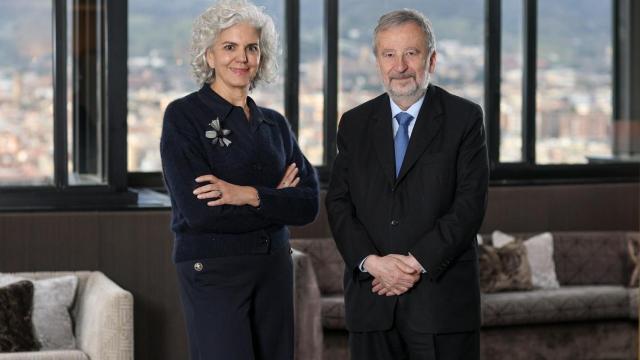 Amparo Moraleda, nueva vicepresidenta de CaixaBank, junto a Tomás Muniesa, presidente del banco.