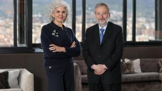 Amparo Moraleda, nueva vicepresidenta de CaixaBank, junto a Tomás Muniesa, presidente del banco.