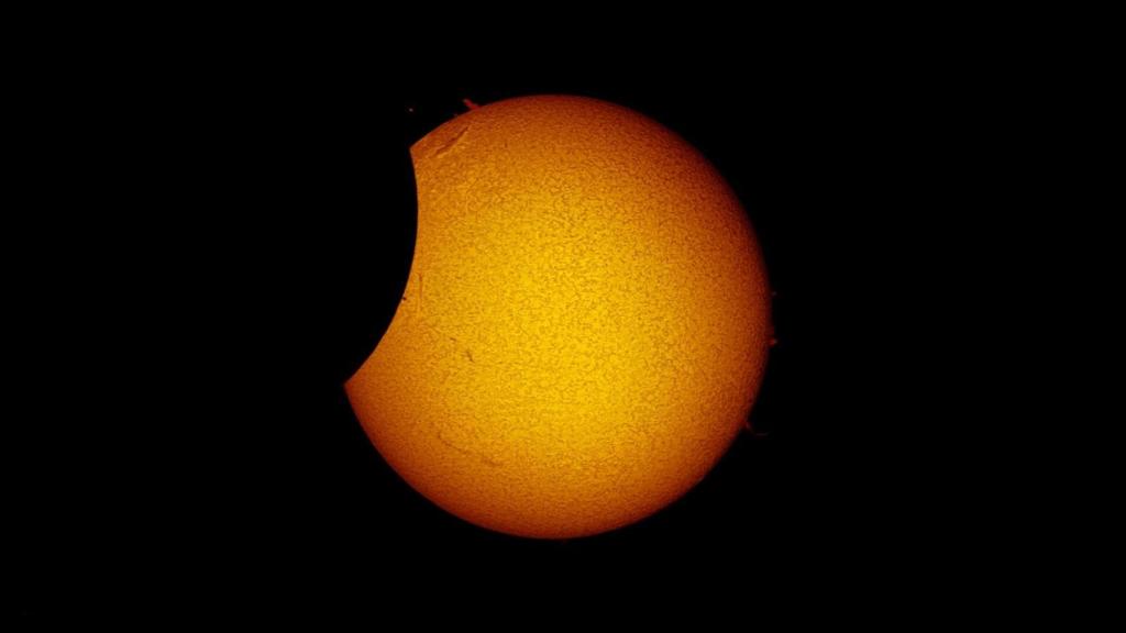 Imagen de un eclipse solar parcial.