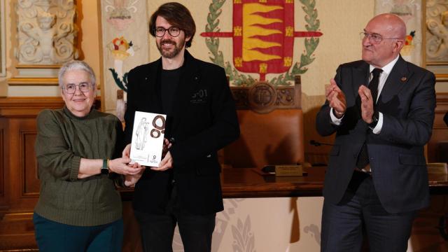 El hijo y la prima de Concha Velasco reciben de manos del alcalde de Valladolid el premio a la actriz a título póstumo