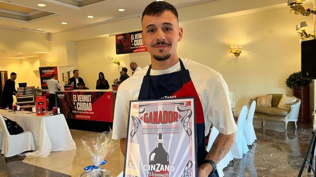 Daniel Patiño, autor del vermut Provincia, que se sirve en La Sazón, en A Coruña