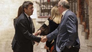 El president de la Generalitat, Carlos Mazón, al salir de la reunión que ha mantenido con Joaquín Amills.  EFE/Manuel Bruque