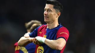 Lewandowski celebra su gol ante Osasuna con su habitual gesto.