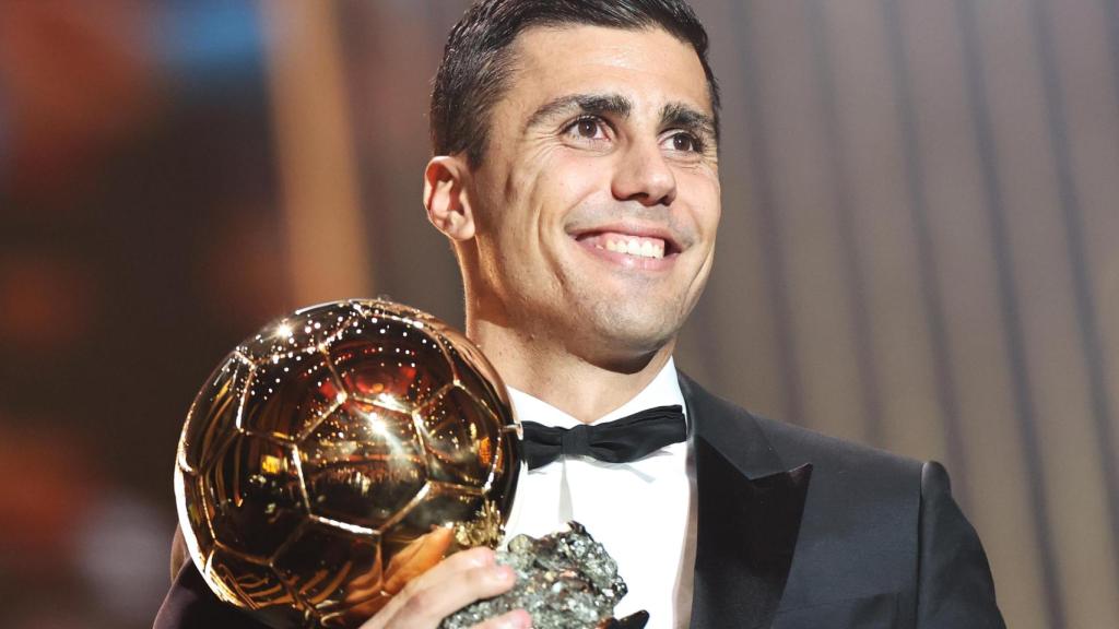 Rodri Hernández con su Balón de Oro