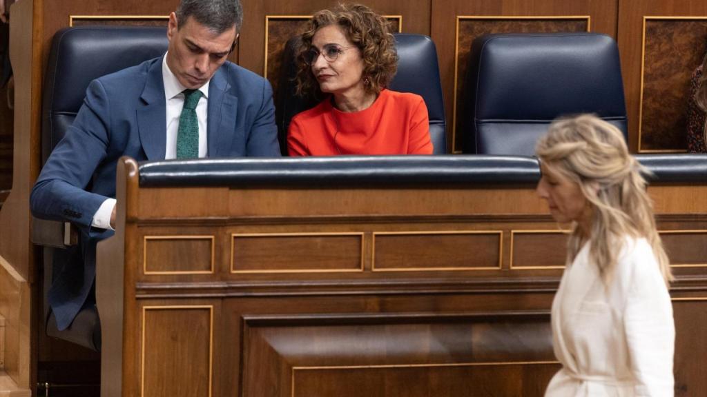 Yolanda Díaz y María Jesús Montero este miércoles en el Congreso.