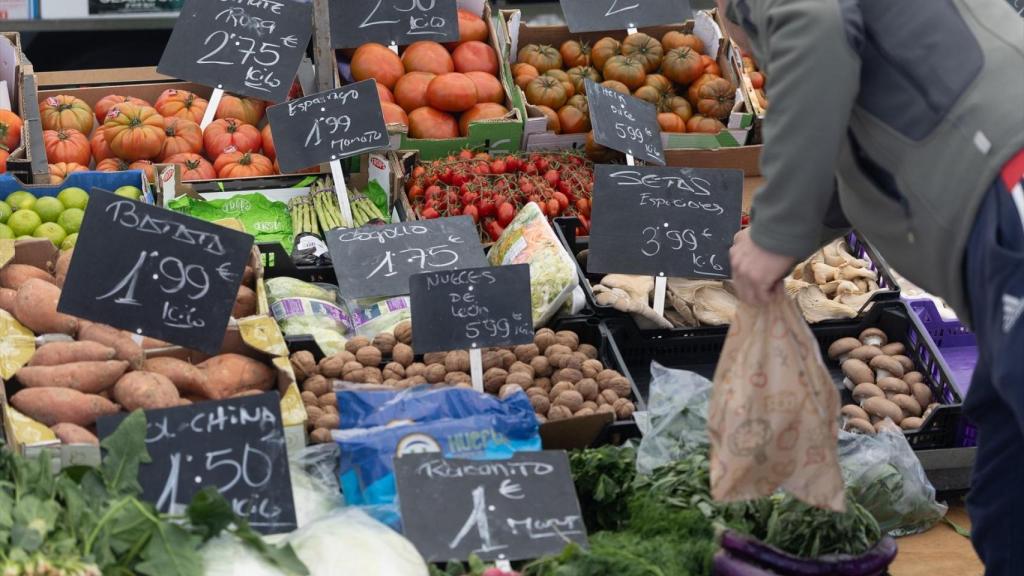 Un mercado de alimentos de Madrid en una imagen tomada este mes de marzo.
