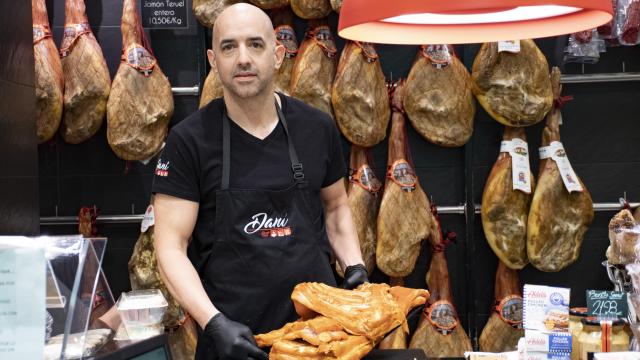 Dani en su carnicería.