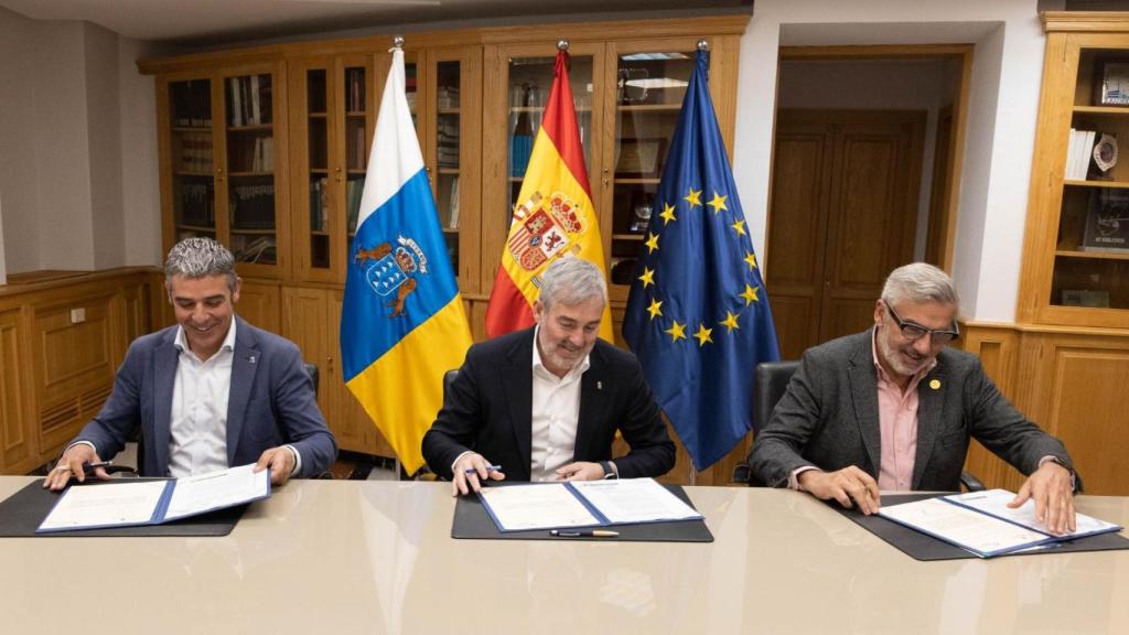 Firma del convenio con la Universidad de Las Palmas de Gran Canaria.